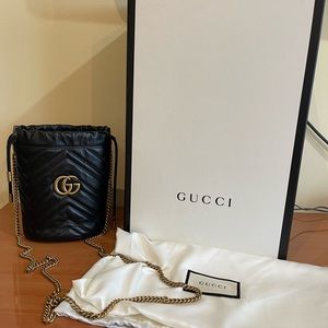 GUCCI GG Marmont mini bucket bag